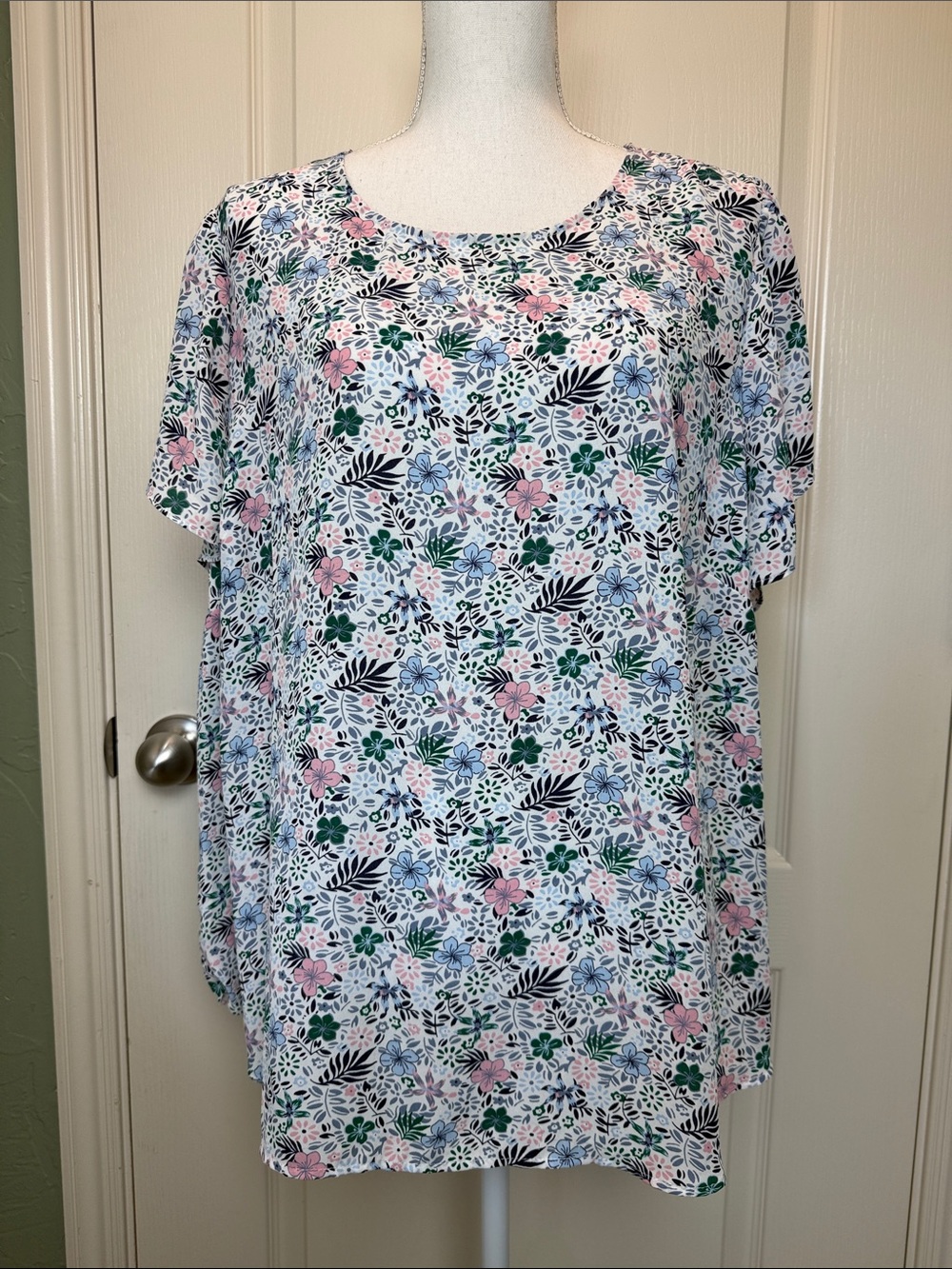 Premise White Floral Scoop Neck Top with Pastel Pink, Blue & Green Sz 2X
